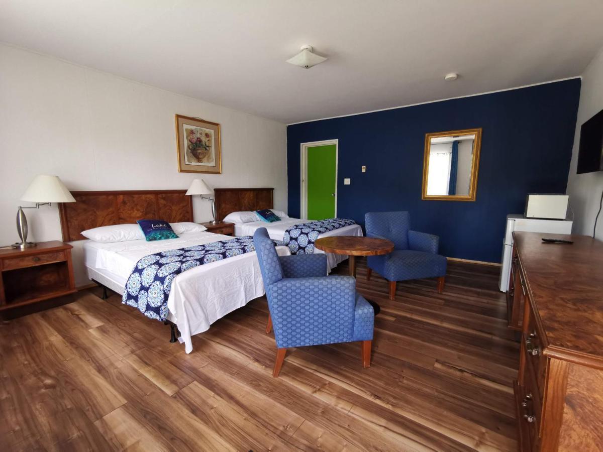 All Tucked Inn Waubaushene Exterior photo